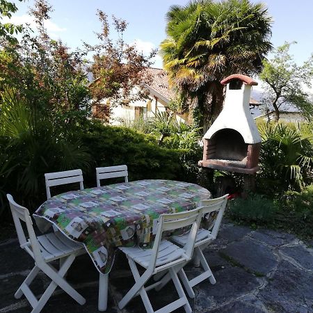 Appartamento Giardino Porto Valtravaglia Esterno foto