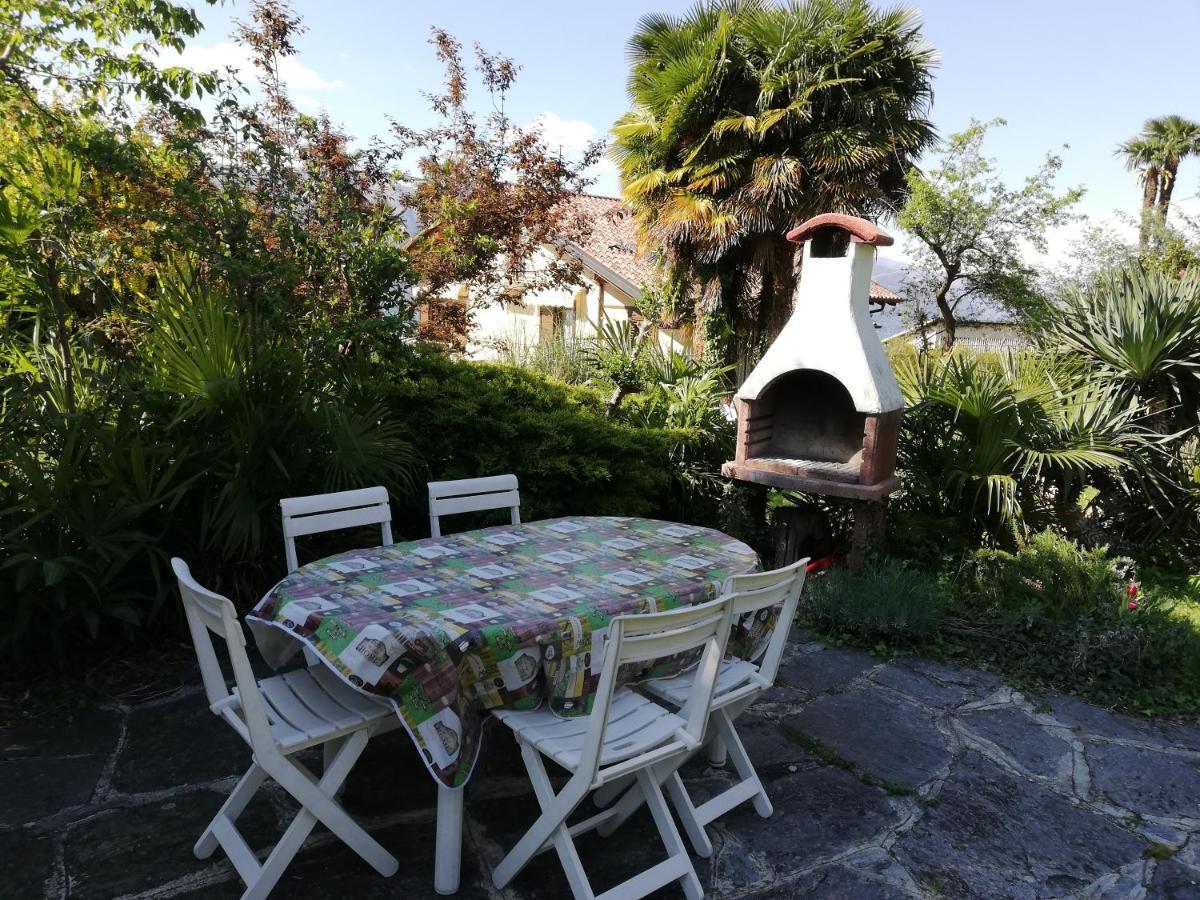Appartamento Giardino Porto Valtravaglia Esterno foto